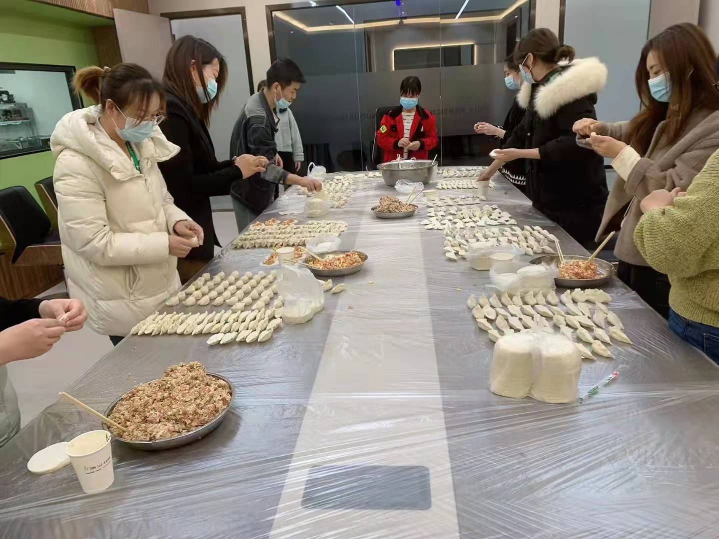 大家一起包餃子 大家一起包餃子